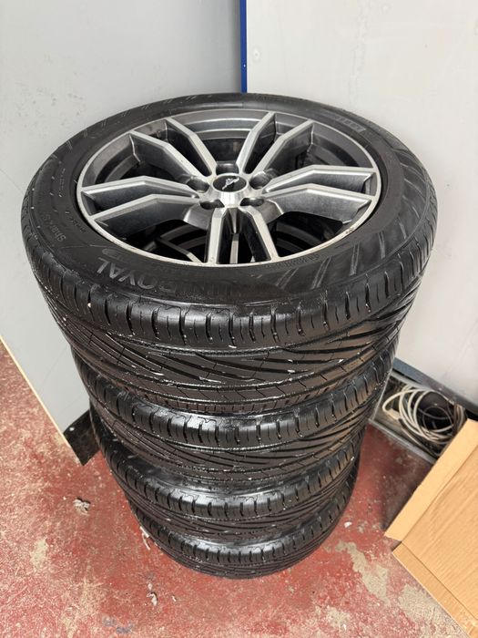 Sprzedam komplet felg mustang z oponami R18 8J ET40, 5x114,3