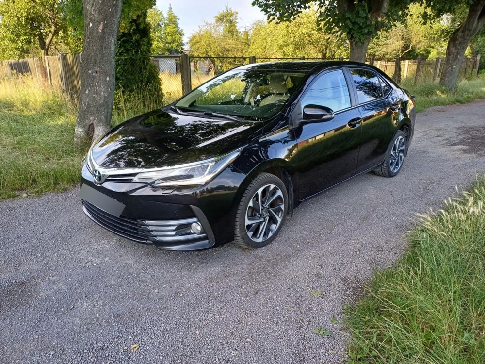 Toyota Corolla Stan bardzo dobry, od nowości serwisowany w ASO co 15 000 km.