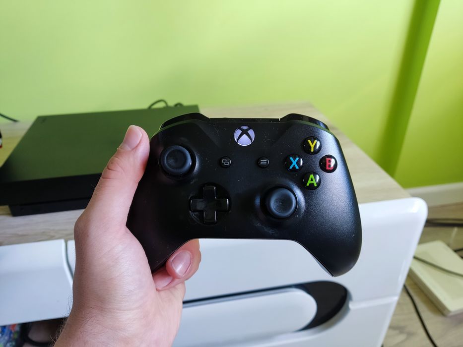 Xbox One X 1TB 4K HDR Stan BDB EA FC 26 Fortnite Hitman 3 PES 2026 LEG