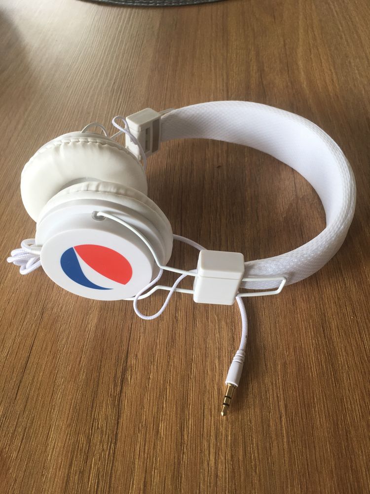 Słuchawki z logiem Pepsi