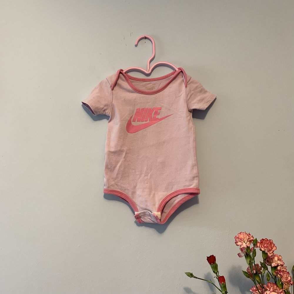 Body z krótkim rękawkiem Nike 74 cm