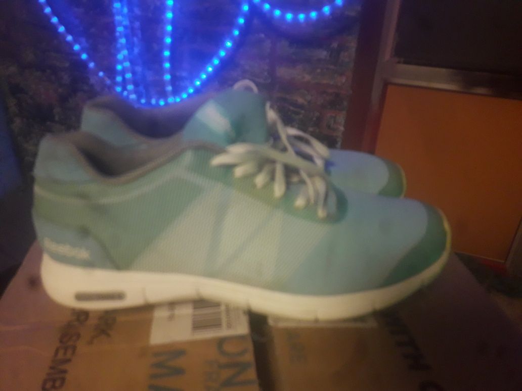 Reebok easy tone 6