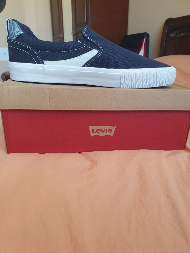 Слипони  Levi's  чоловічі.
