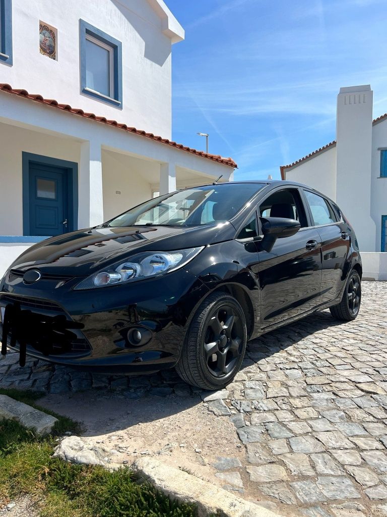 Vendo Ford fiesta 1.4 tdci pintura nova, revisão em dias extras.