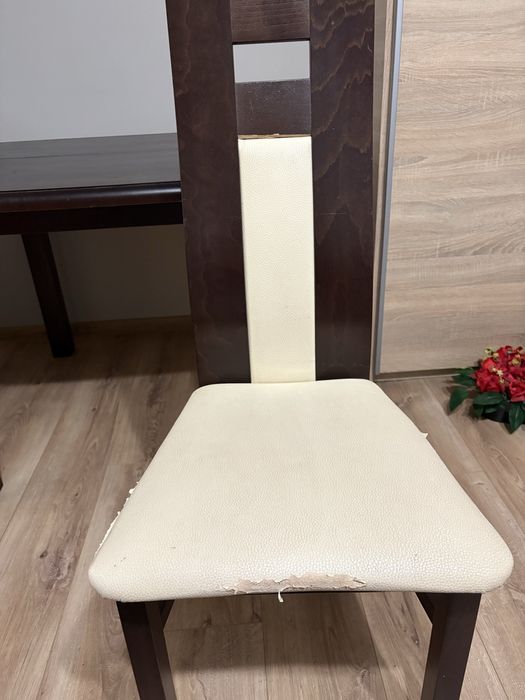 Stół rozkładany plus 4 krzesła