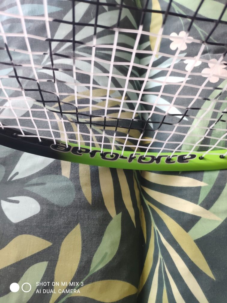 Nowa rakieta do tenisa ziemnego duża 69 cm x 27