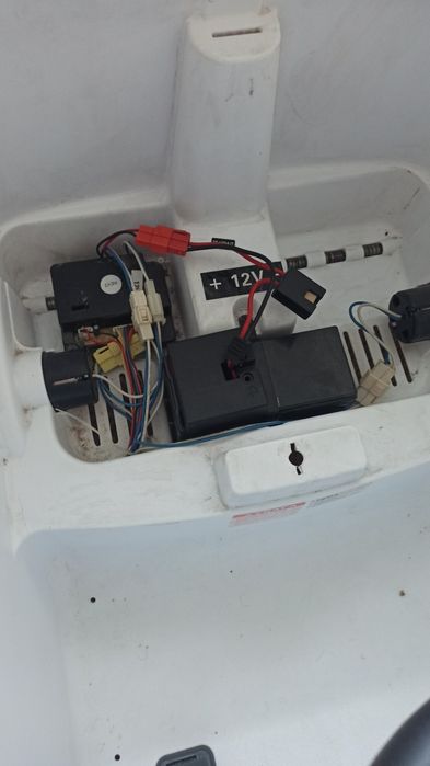 Машина дитяча біла