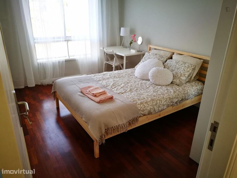 196751 - Quarto em charmoso apartamento