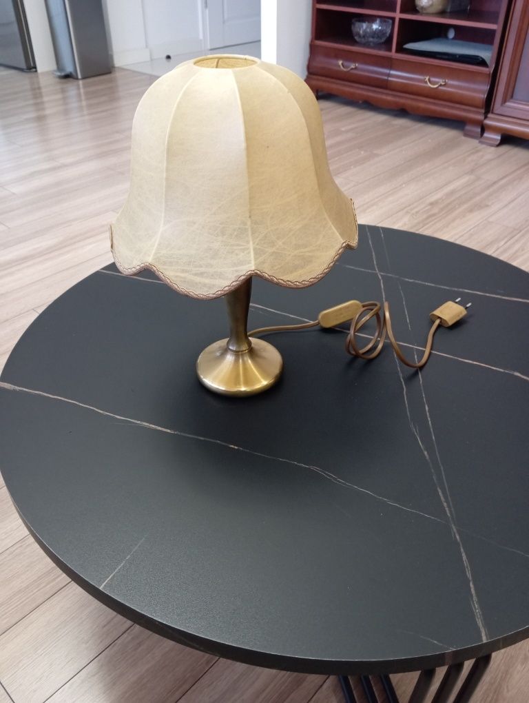 Lampa stołowa z abażurem