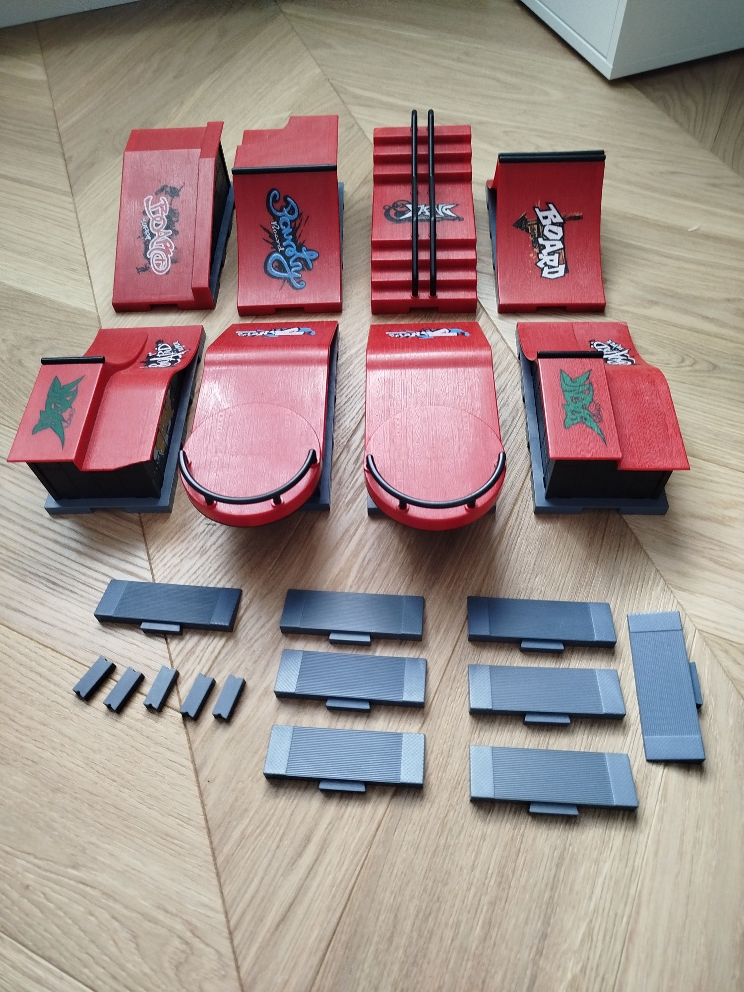 Zestaw ramp i akcesoriów fingerboard deski hulajnoga koła