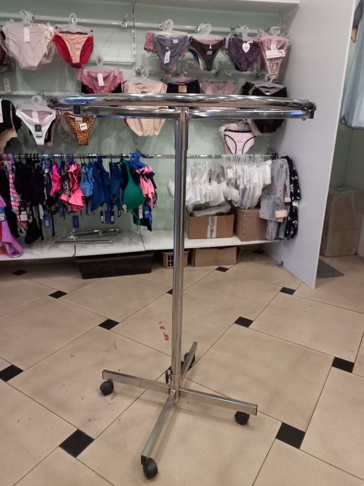 Стойка для одежды. Вешалка для одежды