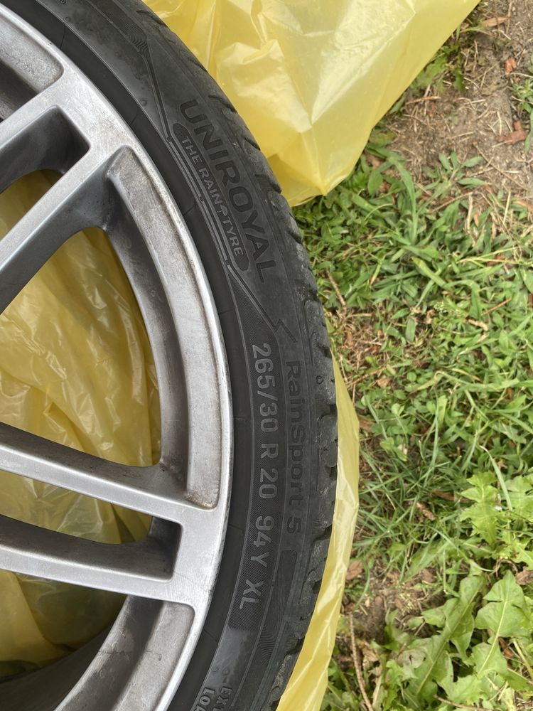 Orginalne felgi z oponami audi r20