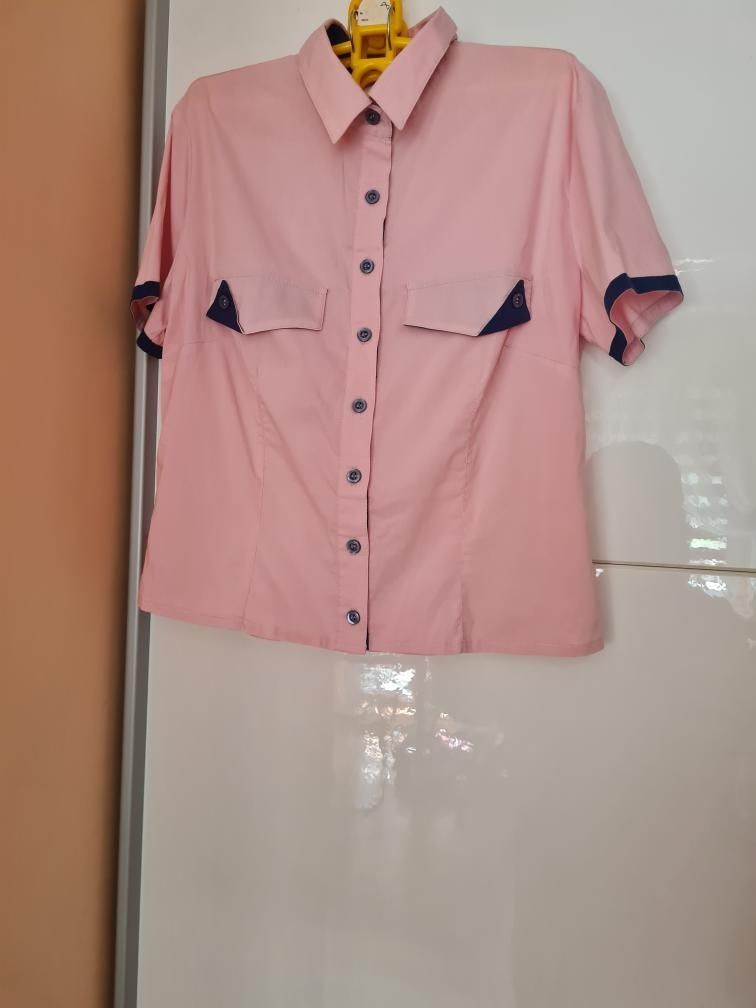 Różowa bluzka z krótkim rękawem marki Dykon