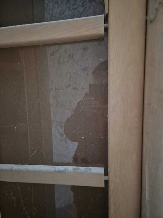 Szafa / witryna - lity buk, nieuzywana, ze Swarzedzkich Fabryk Mebli