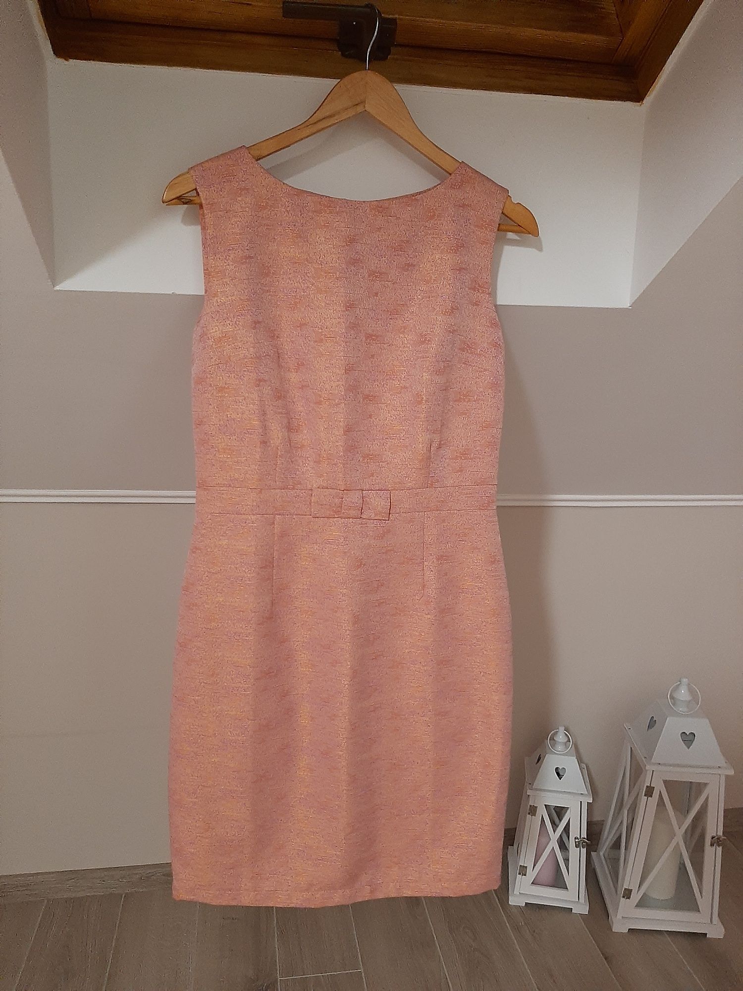 Sukienka Quiosque różowo-łososiowa rozm.36