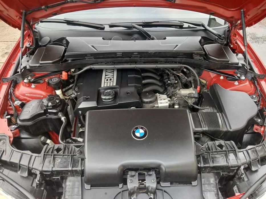 Samochód BMW serii 1 uszkodzone