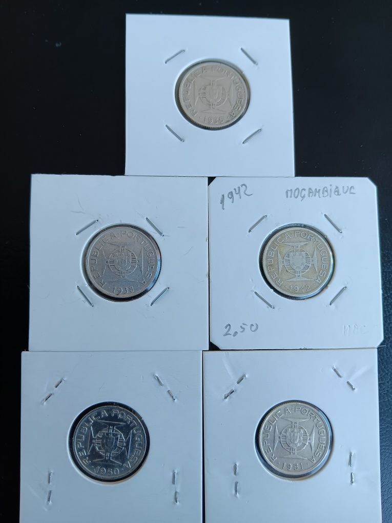 Colecção completa de moedas de 2,50 escudos, em prata de Moçambique