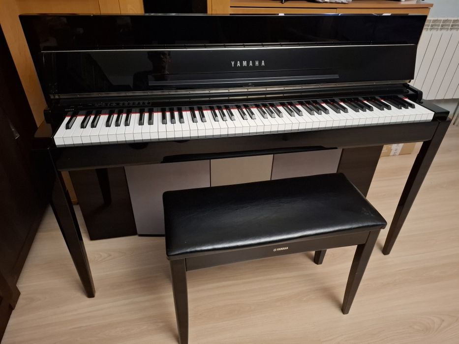 Pianino  Yamaha F-11 Modus Exclusive, jak nowe