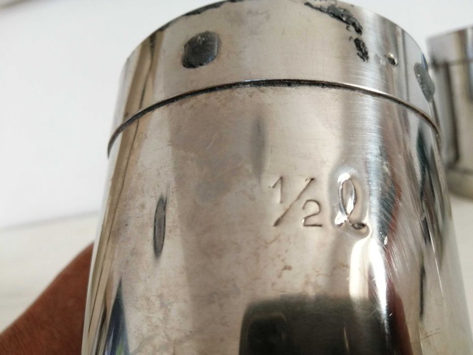 Canecas antigas/vintage de medidas em inox