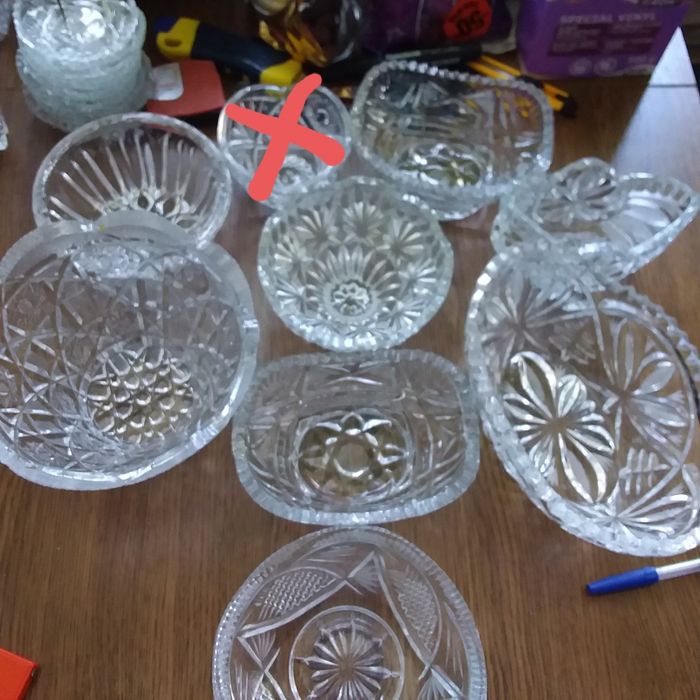 Вазы для цветов, салатники разные-хрустальные. Пепельница СССР.