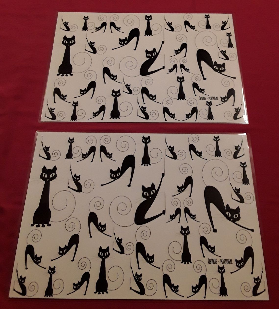 Par de individuais de mesa plastificados, decorados com gatos