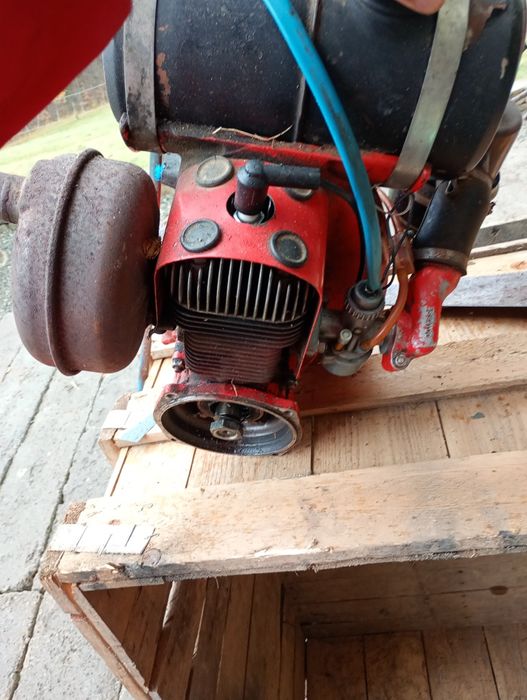 Silnik mf 70 w całości lub na czesci szarpak iskrownik