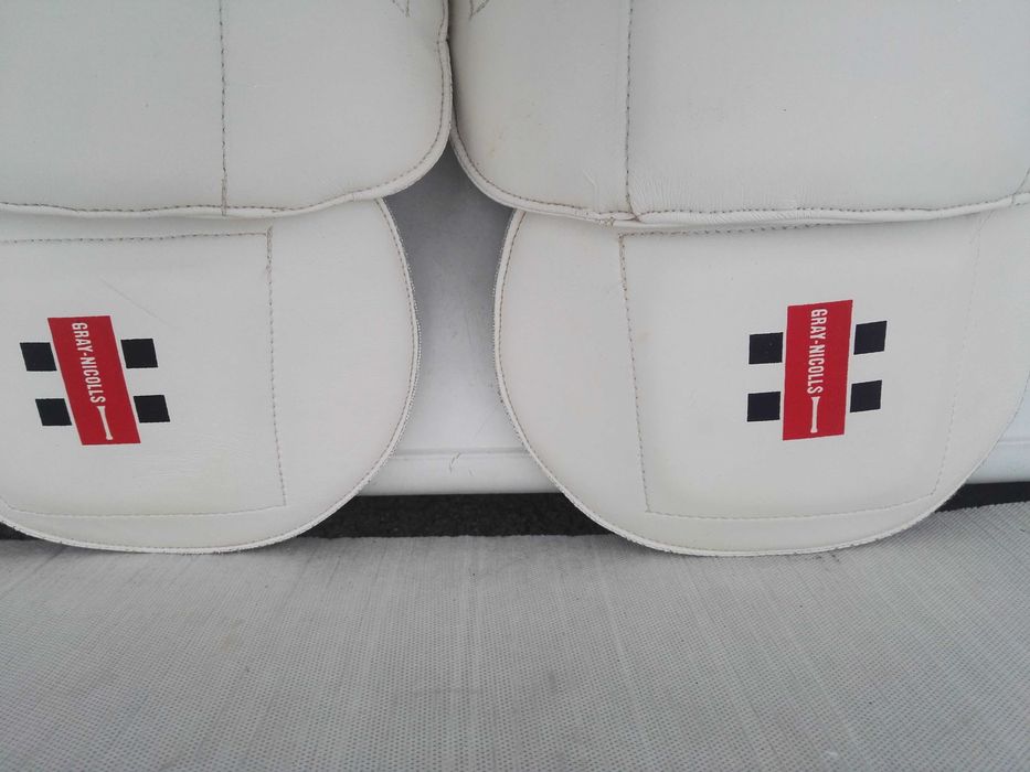 ochraniacze nagolenniki nakolanniki do gry w krykieta GRAY-NICOLLS