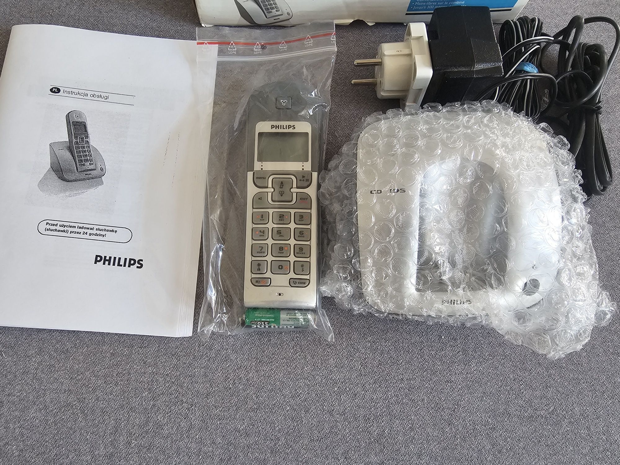 Telefon stacjonarny Philips.
