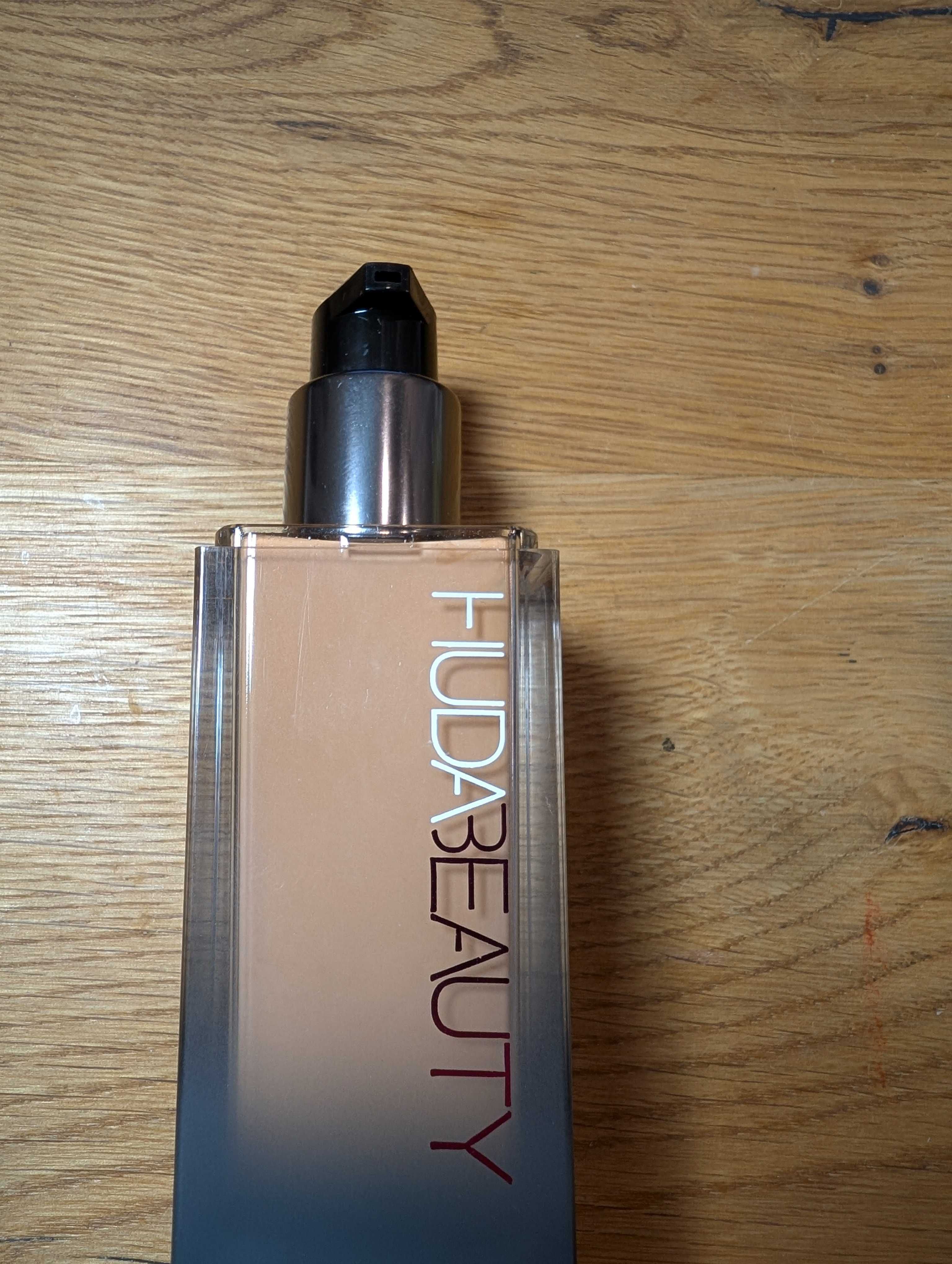 Podkład matujący - HUDA BEAUTY #fauxfilter matte, 300N Latte