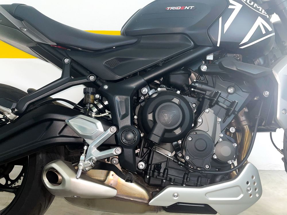 Triumph Trident 660 - FULL EXTRAS