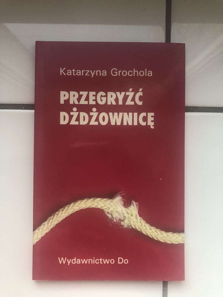 Przegryźć dżdżownicę | Katarzyna Grochola