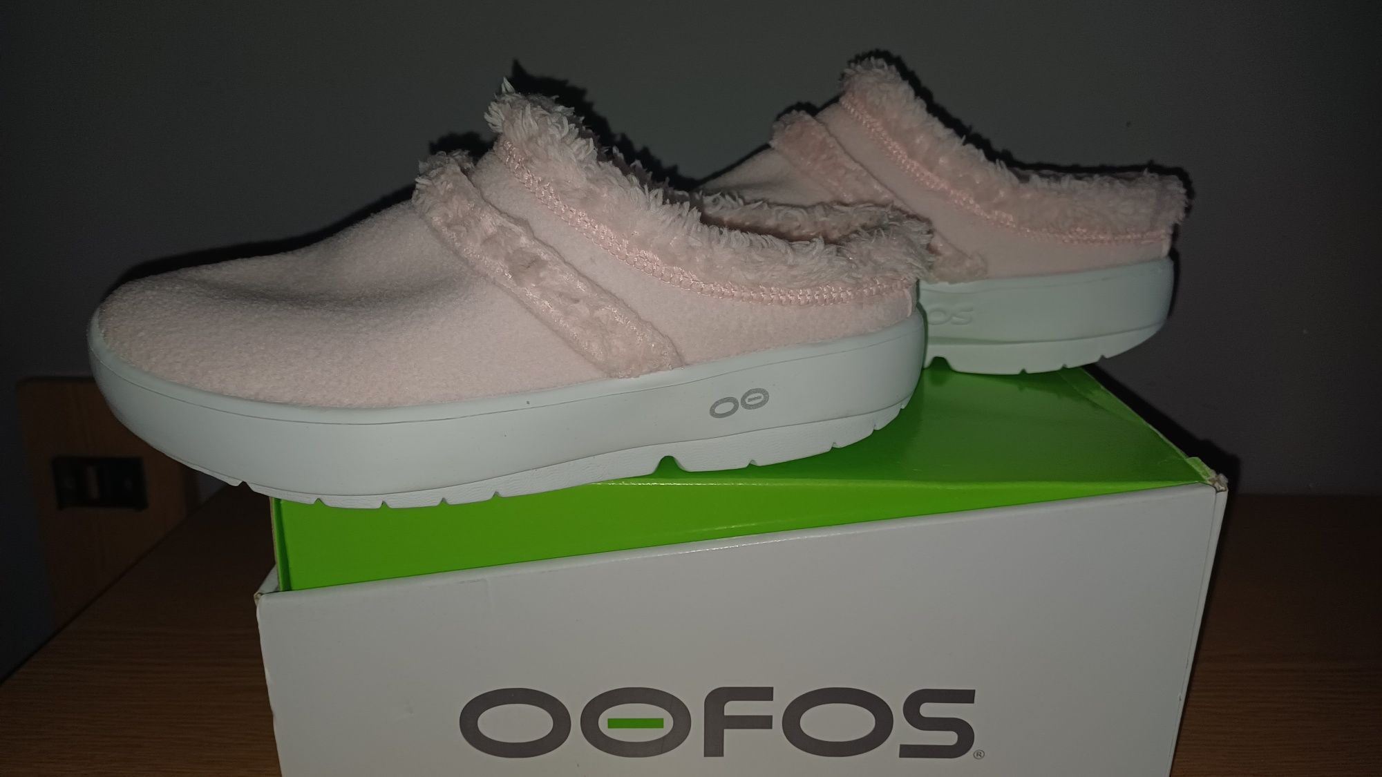 Ортопедичні Oofos мюлі  Америка