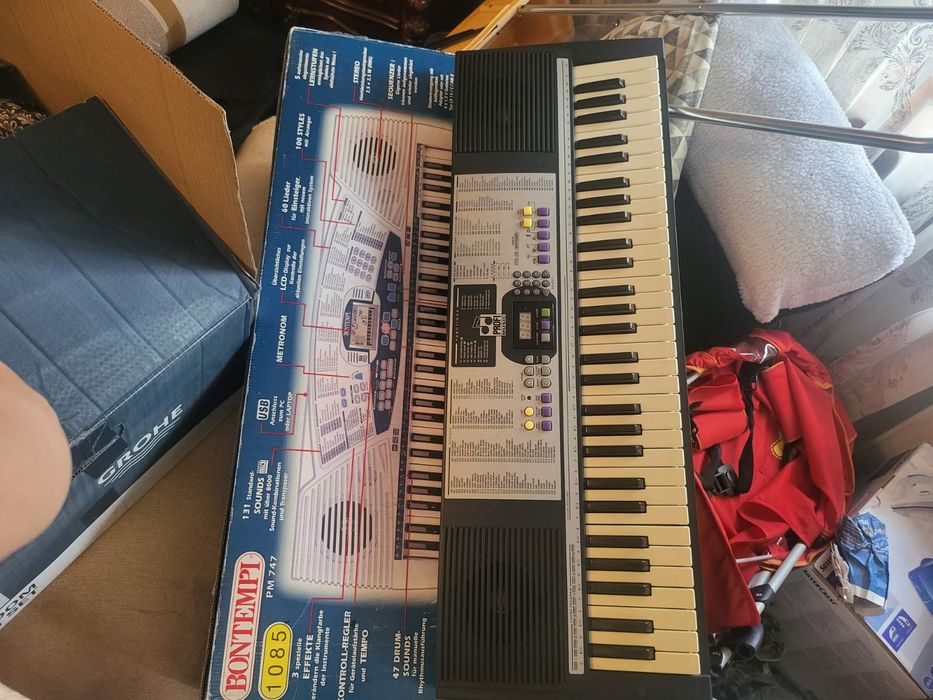 Синтезатор в отличном состоянии