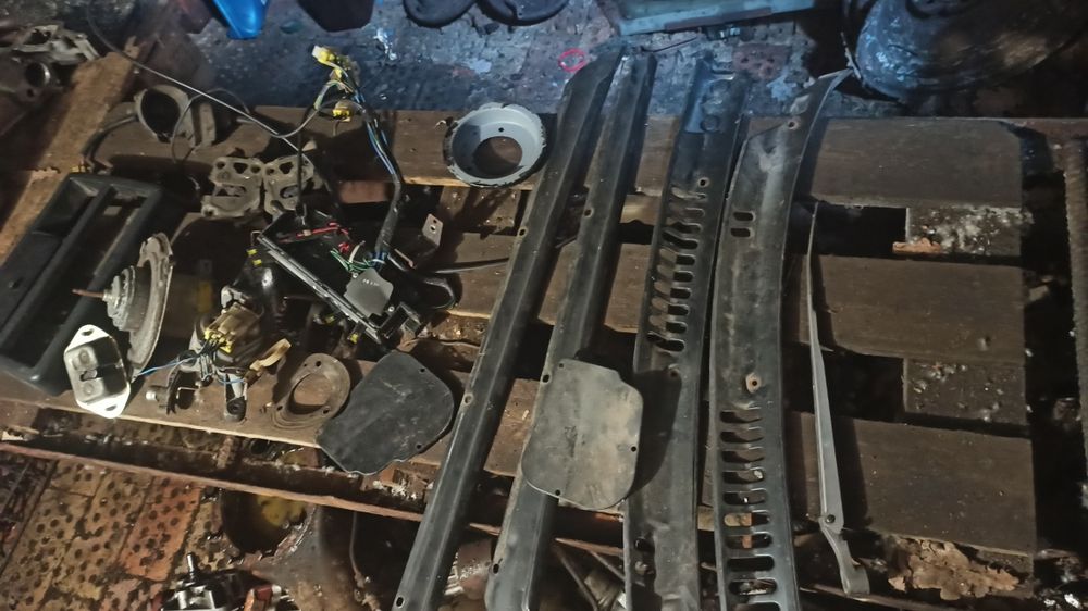 Nissan Silvia s12 проводка салона,моторчик печки,дворников, пластик