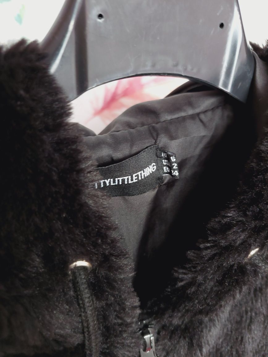 Czarne wiosenne przejściowe futerko kurtka z kapturem prettylittlethin