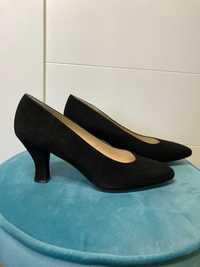 Nowe czarne klasyczne zamszowe buty szpilki Rose Lee vintage 38