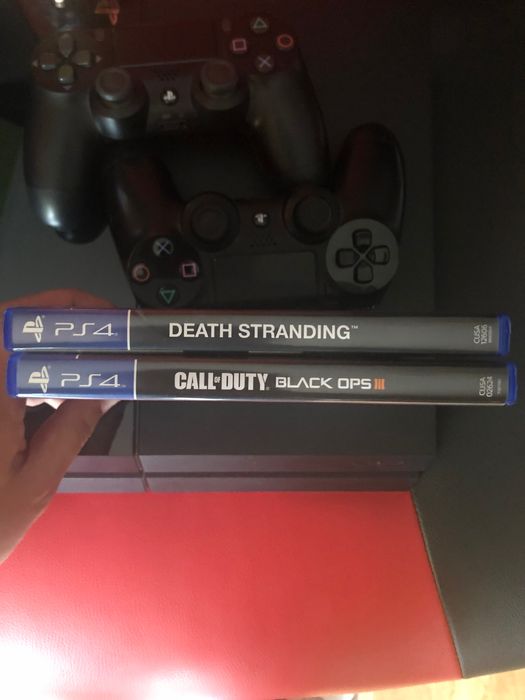 PS4 500GB + 2 Comandos + 2 Jogos