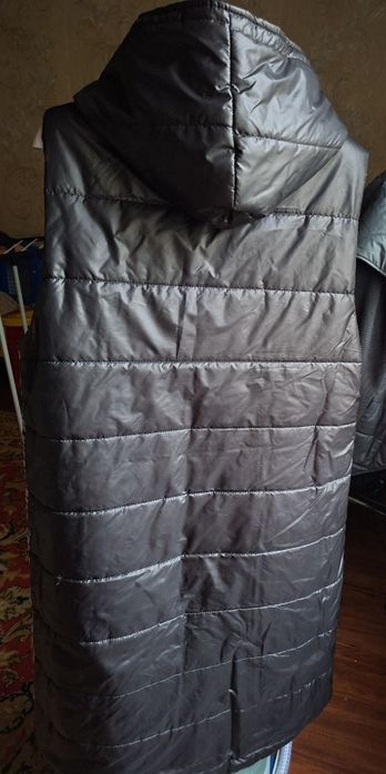 Жилетка жіноча в гарному стані