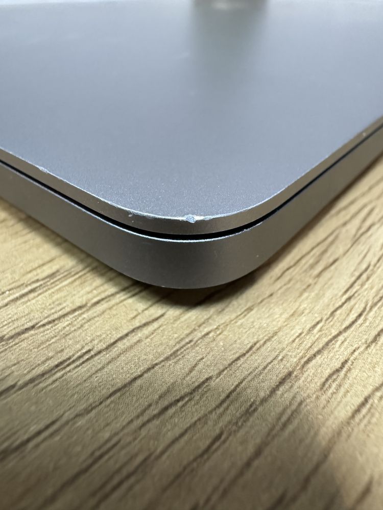 MacBook Pro 2017 Touch Bar 8/256gb Intel Core i5