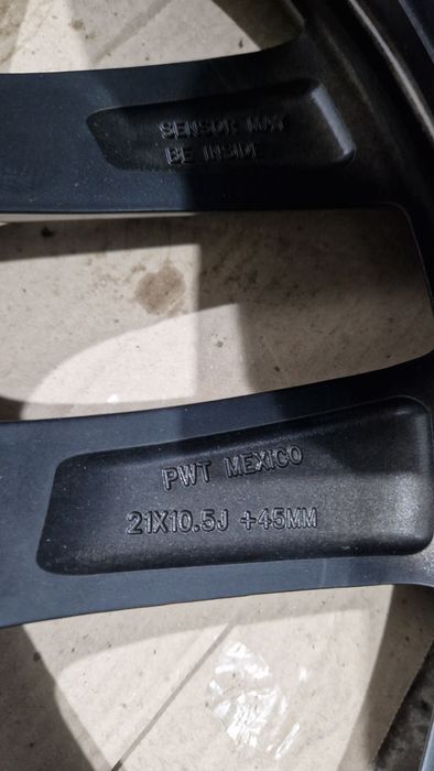 Продам орігінальний комплект 21" дисків тесла с шинами плейд 9.5",10.5