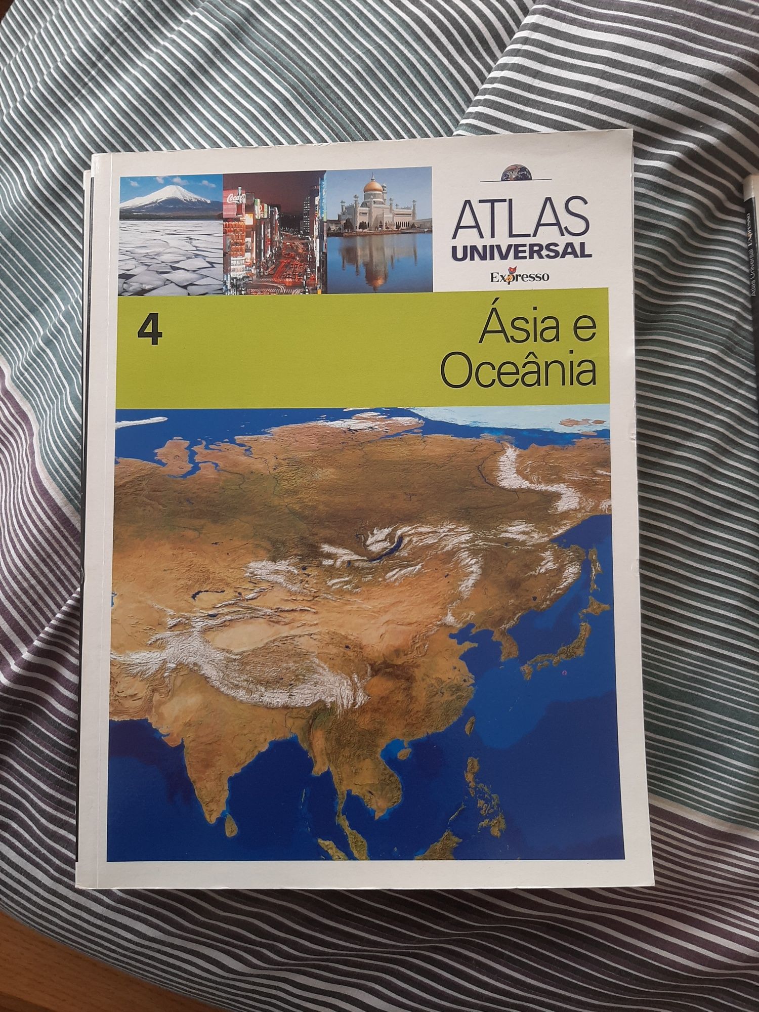 Livro atlas universal