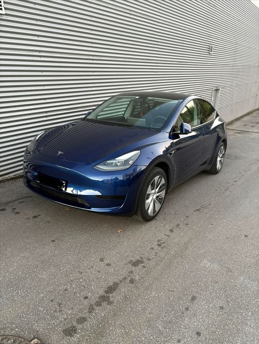 Tesla Model Y Long-Range RWD