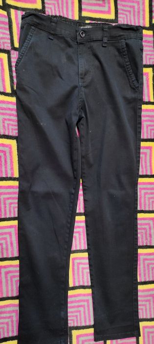 Продам чорні джинси на хлопчика