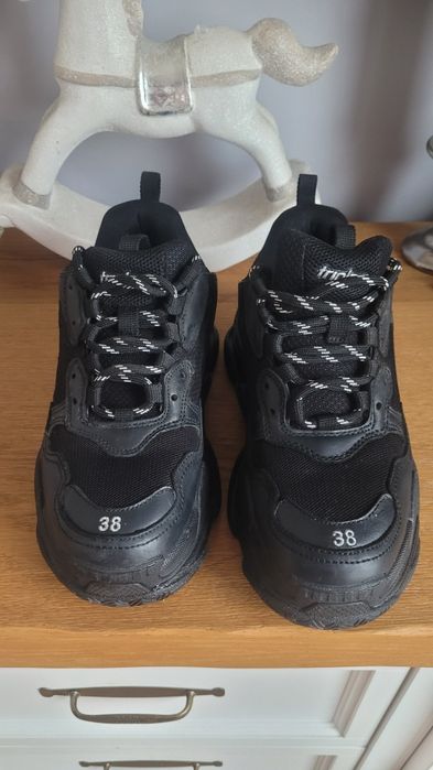 Sprzedam buty Balenciaga Triple S r.38