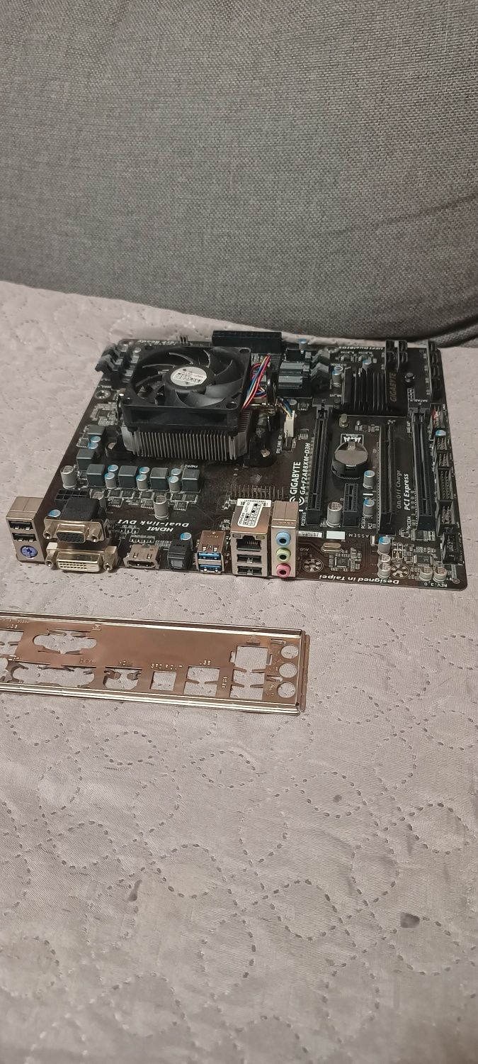 AMD A4-6300.Plyta główna komputerowa Gigabyte GA-F2A88XM-D3H