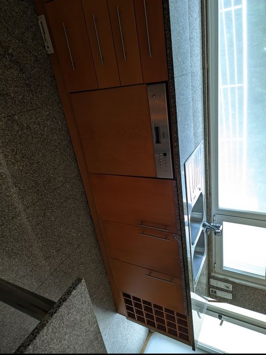 Cozinha totalmente equipada, em bom estado de conservação.