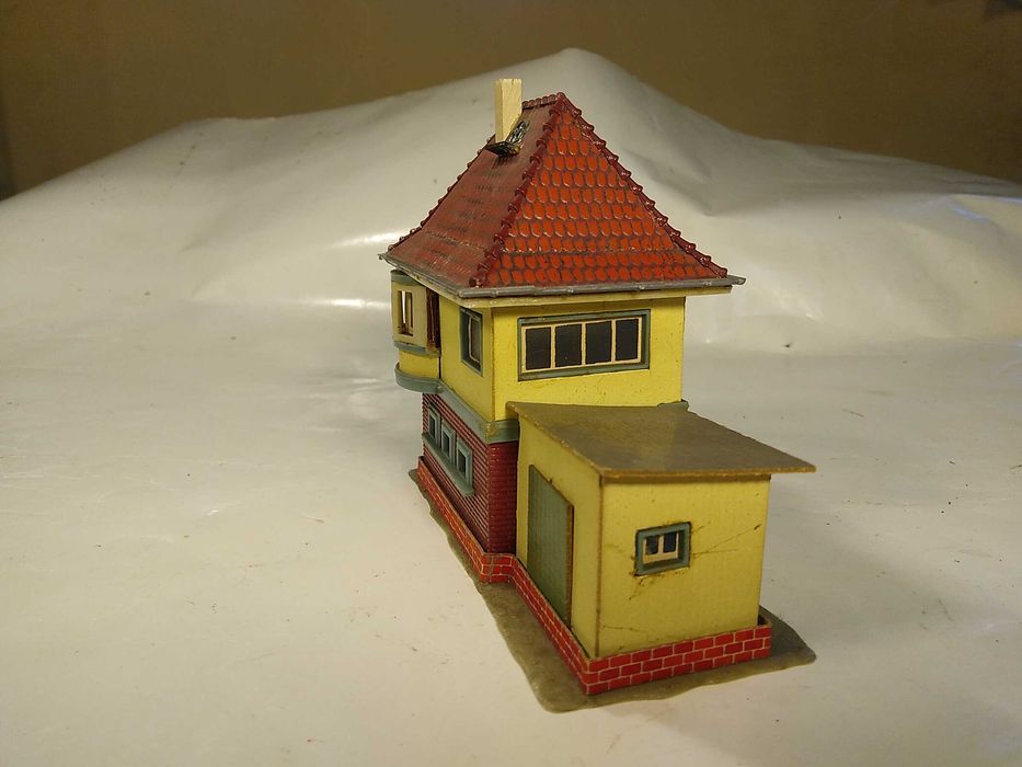 Nastawnia dworzec domki- kolejka makieta skalaH0