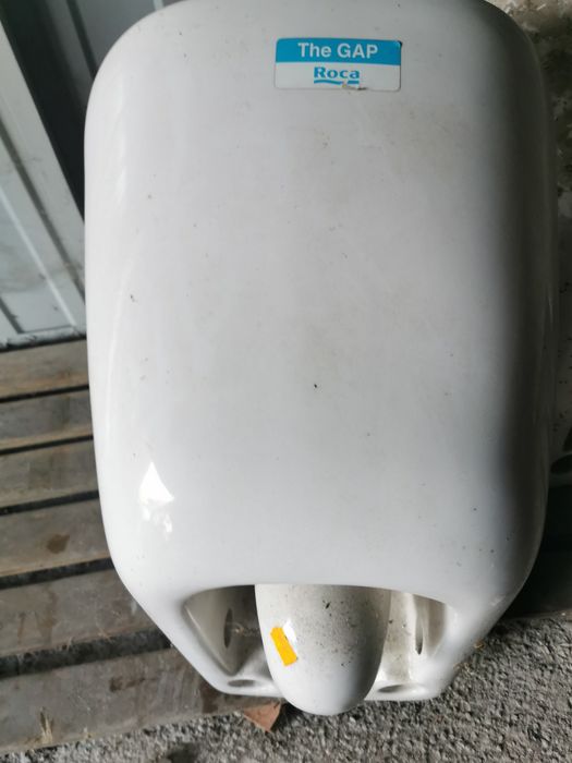 Miska podwieszana ROCA