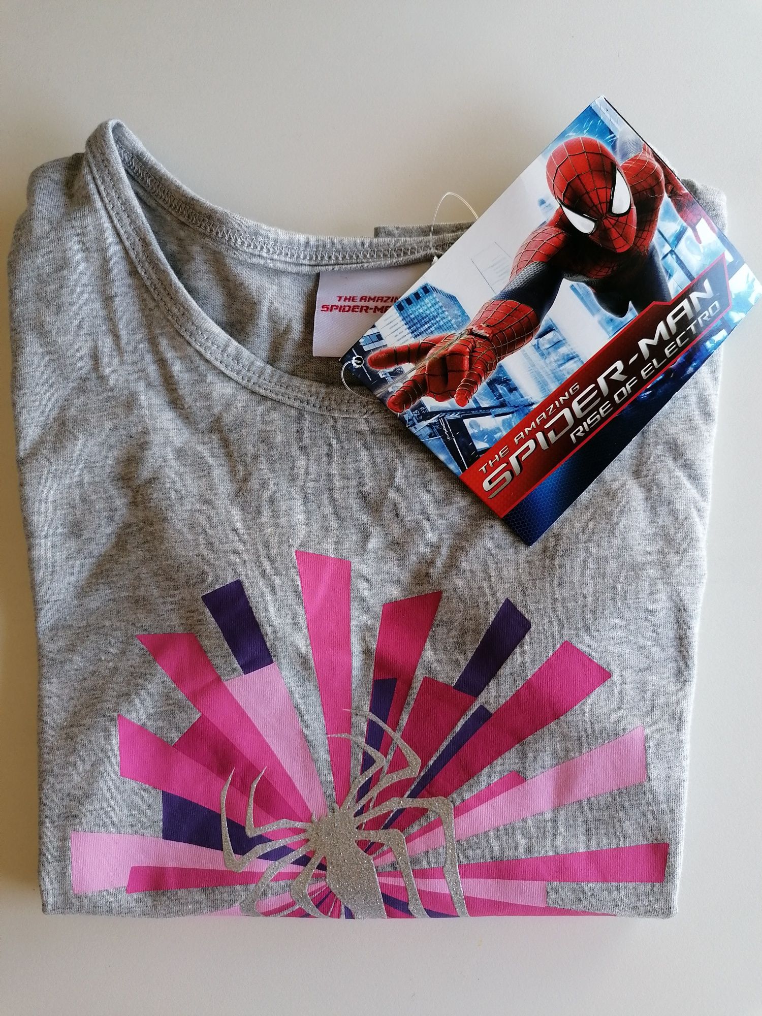 2 T-shirts Marvel NOVAS