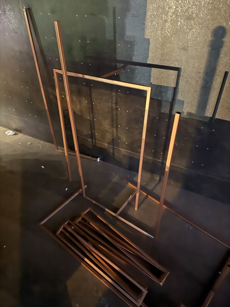 Expositores de roupa em cobre TUDO 350€